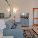 Center - Modern & Spacious By Host Hero Apartment