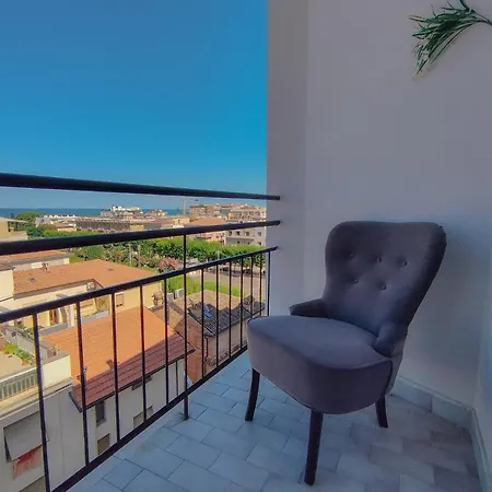 Center - Modern & Spacious By Host Hero