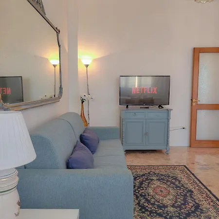 Center - Modern & Spacious By Host Hero شقة